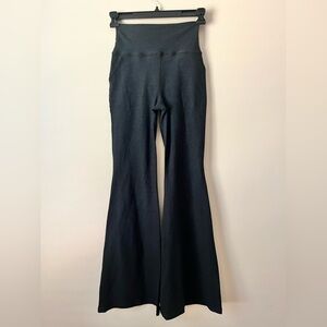 Beyond Yoga Flare Pants Size Medium Charcoal Heather
